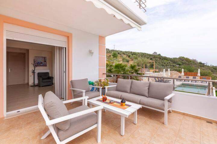 Villa Oasis Galatas  Ngoại thất bức ảnh
