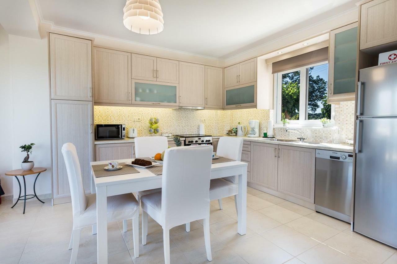 Villa Oasis Galatas  Ngoại thất bức ảnh