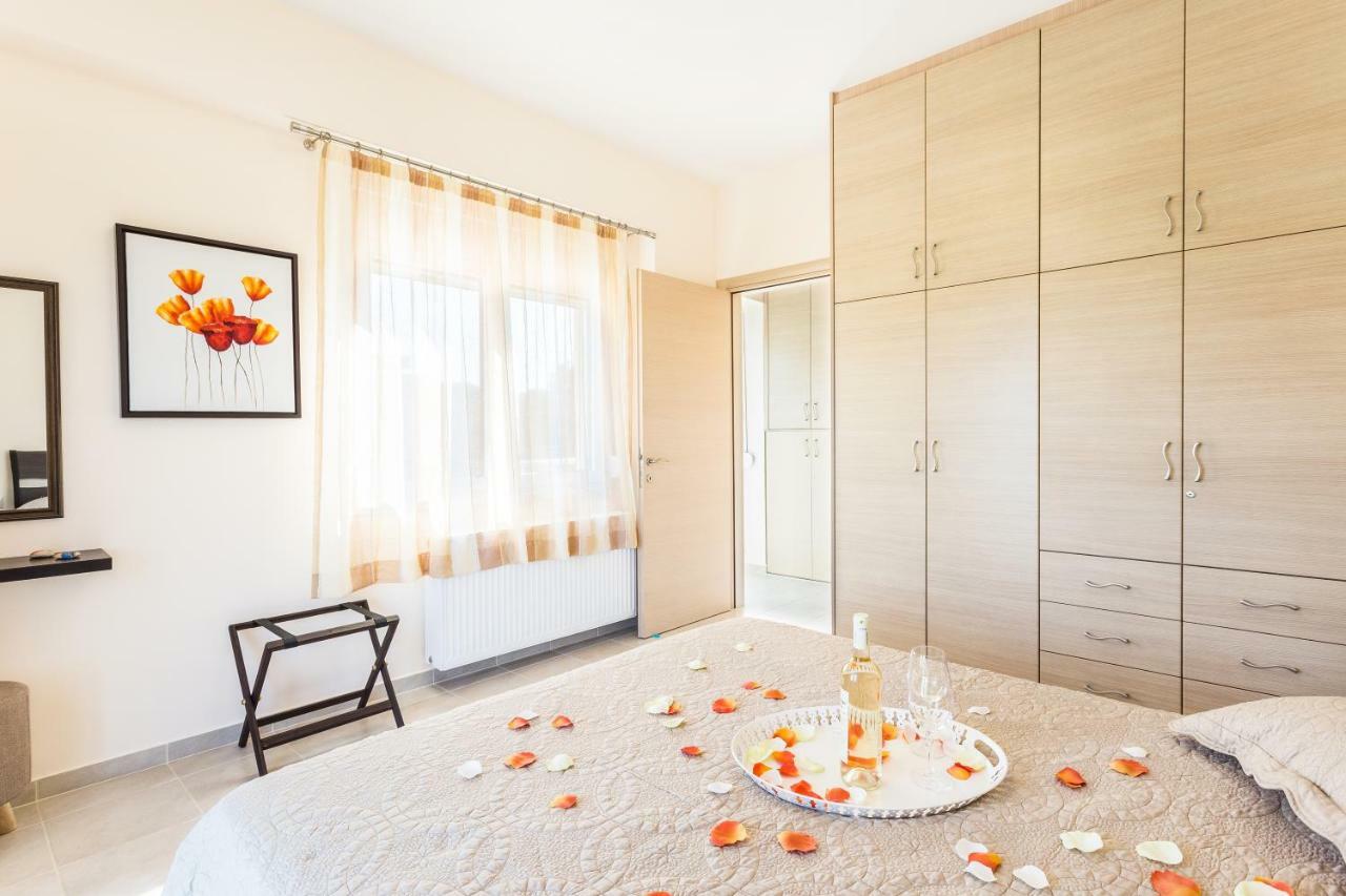 Villa Oasis Galatas  Ngoại thất bức ảnh